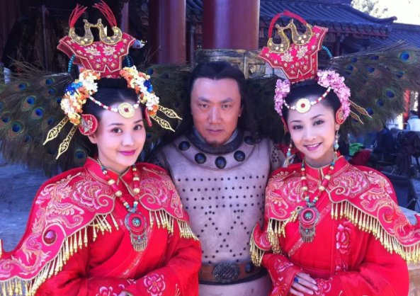 电视剧《木府风云》中的阿月拉是怎么被西和暗害成植物人的？