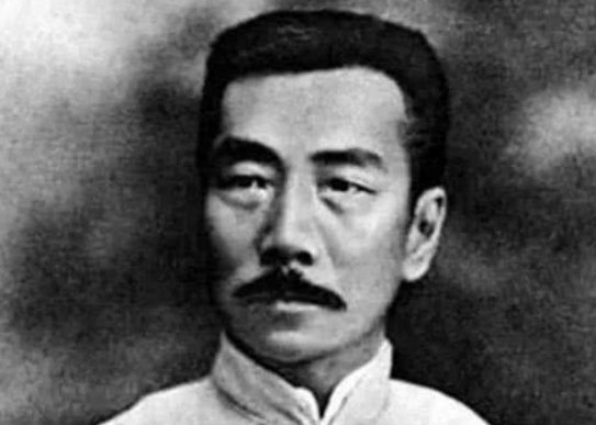 愿中国的青年摆脱冷气,只是向上走,完整的一句是什么？