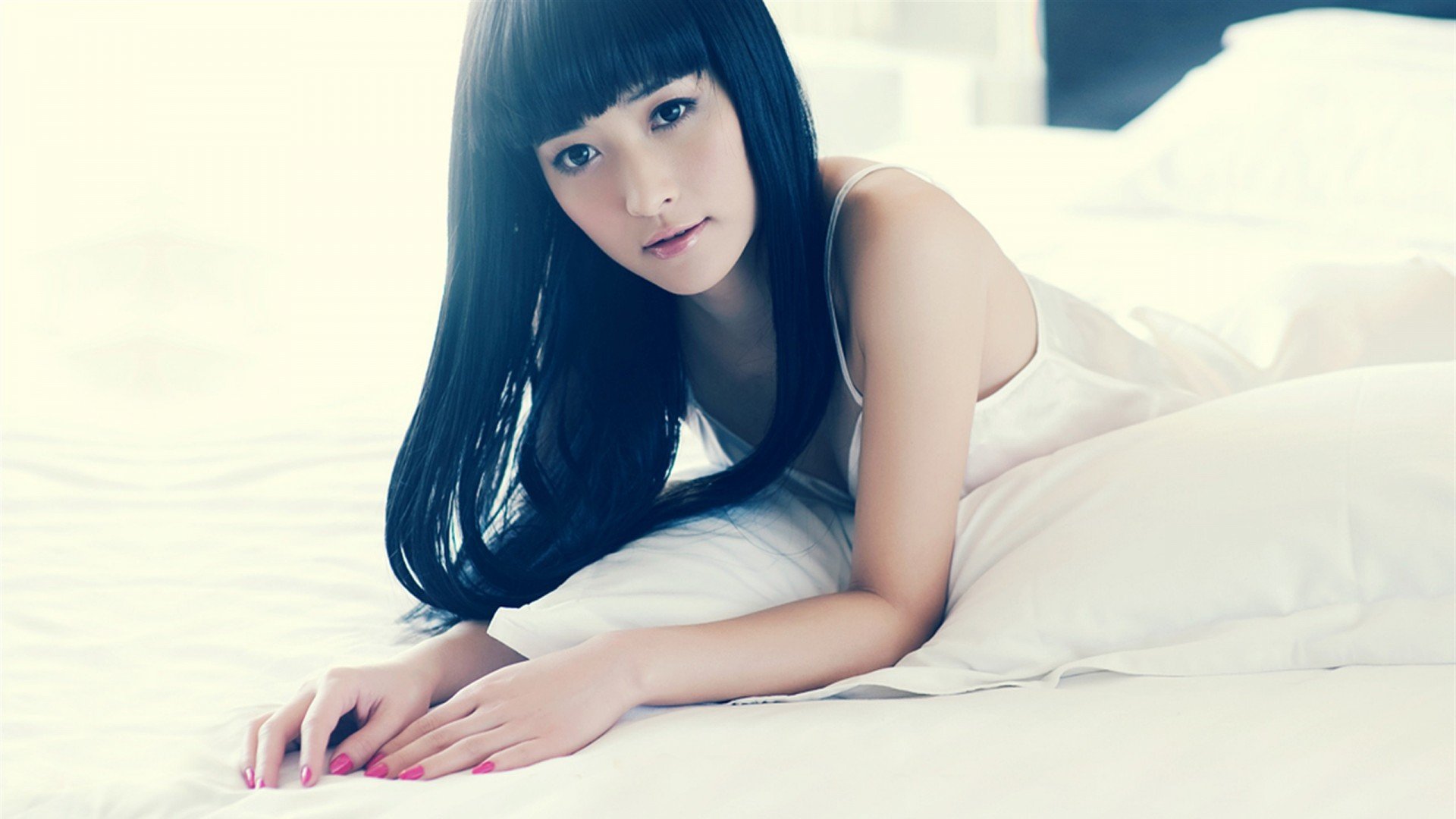 这位女模特是谁咧？这个应该算是公众人物吧？