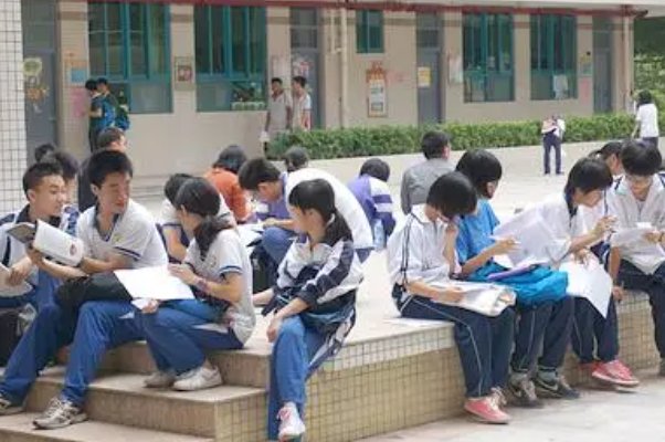 初中开学时间是多久啊？