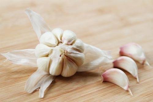 有些小事我们会用“鸡毛蒜皮”形容,“鸡毛”和“蒜皮”有什么联系?