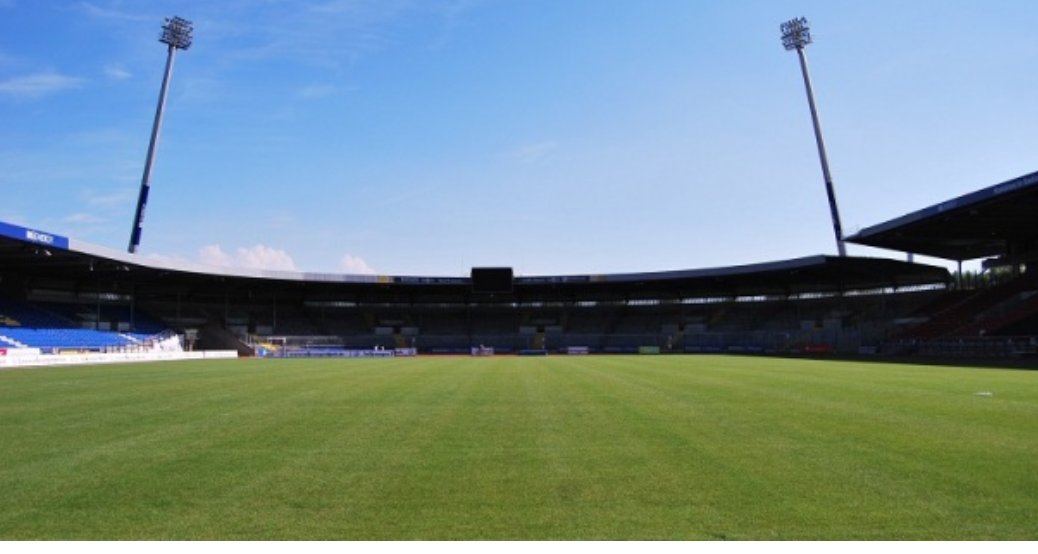 2平方公里是多少亩？