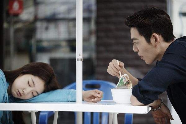 当生活中没有爱情的时候，我们要如何过好自己的生活？