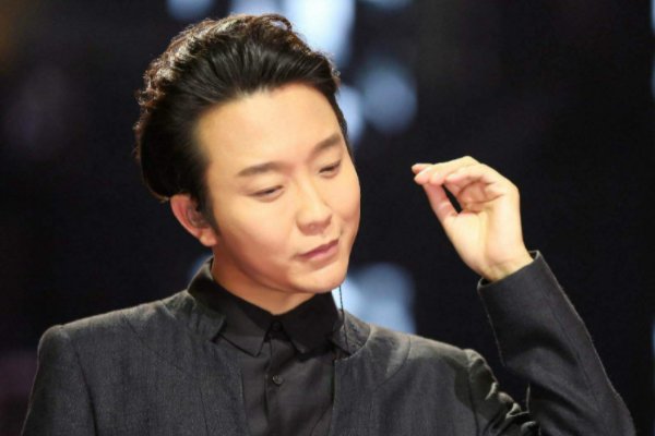 李玉刚真的去世了吗？