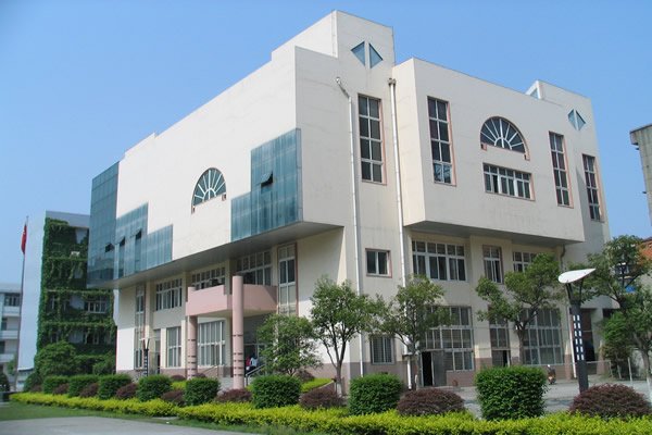 三峡艺术高中的介绍