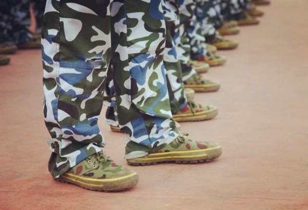 立正稍息口令是什么？