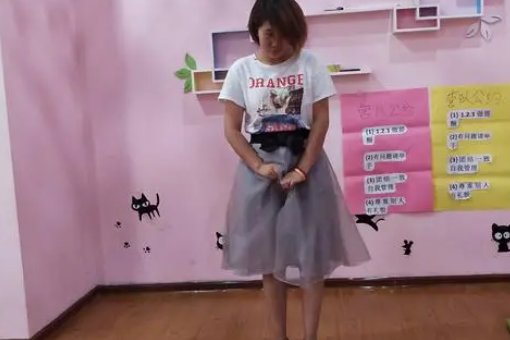 扭扭捏捏的拼音