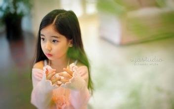 这个小女孩叫什么？