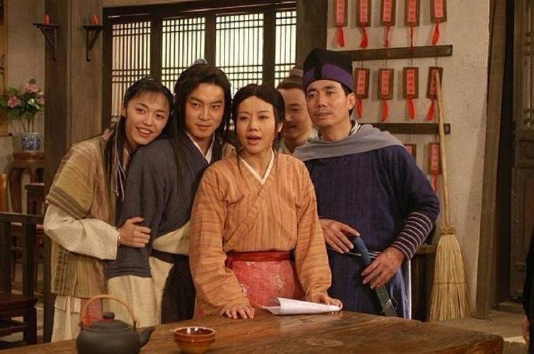 哥屋恩滚下一句是什么