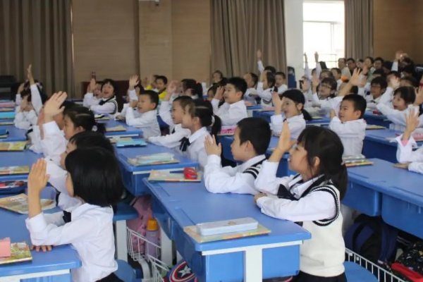 危机四伏什么意思