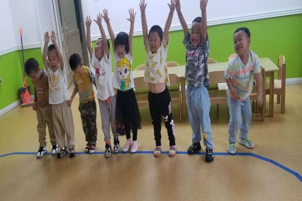 用笑哈哈造句二年级