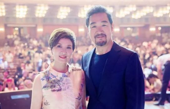 张国立邓婕没有自己的孩子，二婚夫妻该如何相处？