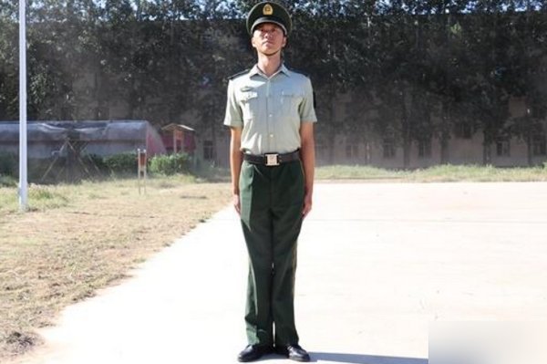 立正稍息口令是什么？