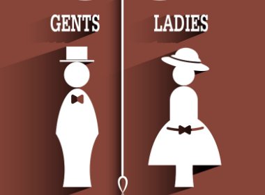 天津高校男生厕所内偷窥女教师，学生已被警方带走，将会面临什么处罚？