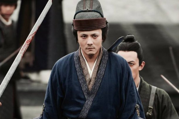 在腹背受敌之时，军队要如何做才能够全身而退？