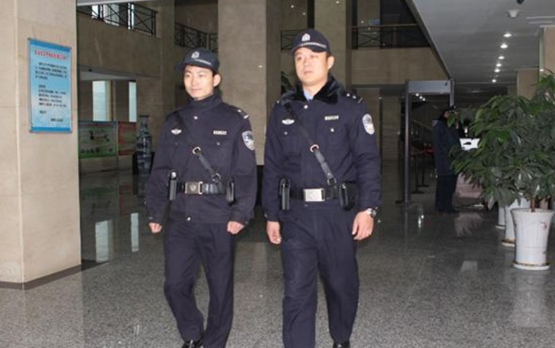 “少女被多人侵犯”视频被警方关注,为何有人说可能是演戏?