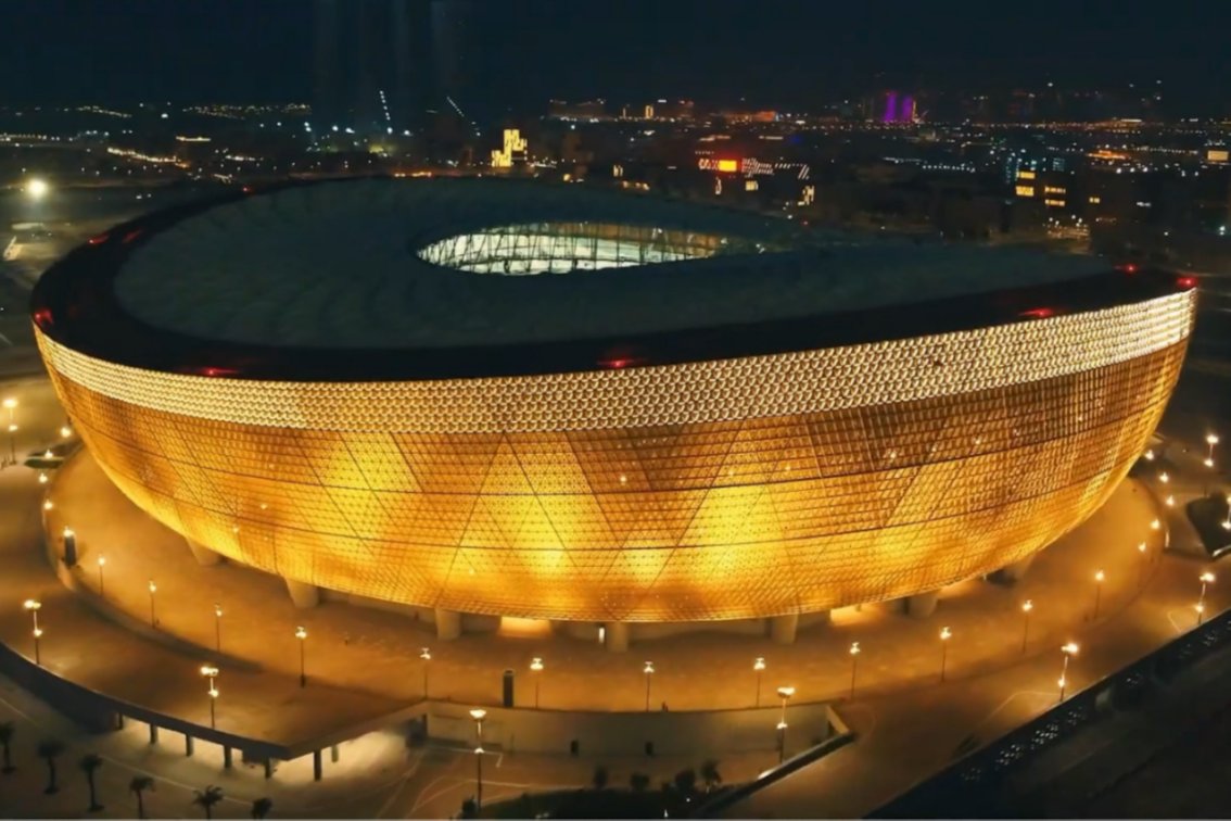 卢赛尔体育馆由哪个国家承建的