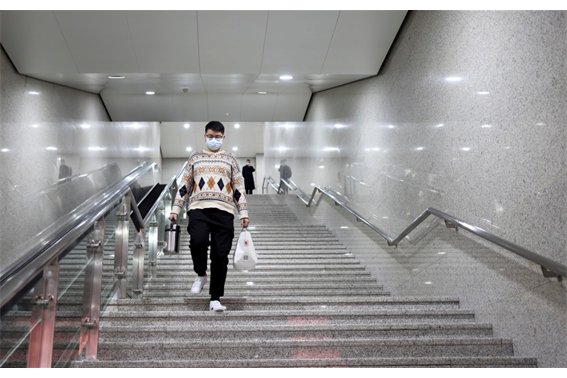 用走来走去造句