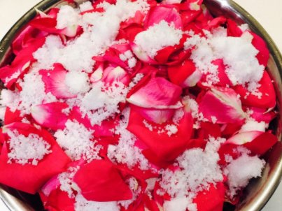 酿制葡萄酒的时候里面能加玫瑰花吗?