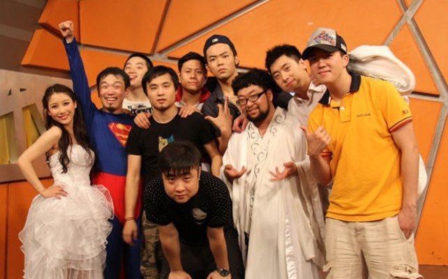 爱笑会议室里面有个演员叫做古筝吧……………………