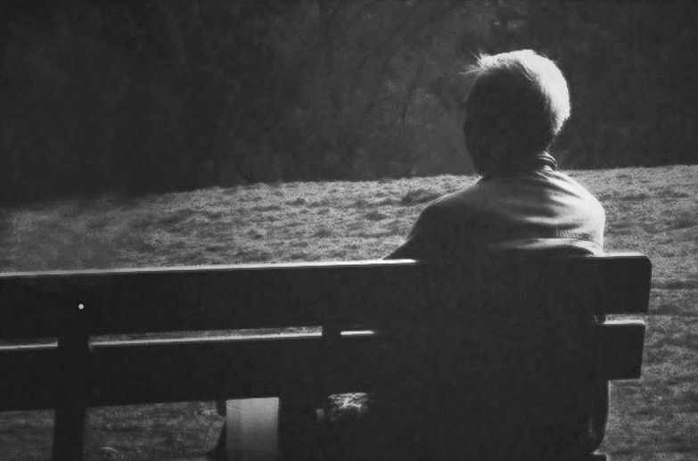 孤寡老人的法律定义是什么？有子女但从来没有联系可以算是孤寡老人吗？双方都从没赡养扶助过！