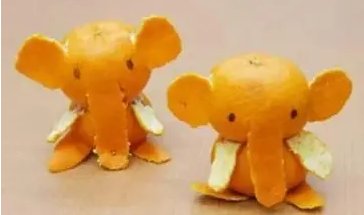 我去买几个橘子你就站在此地不要走动。我就吃两个剩下的都给你。你还吃两个橘子皮泡点水喝喝得了。往下接