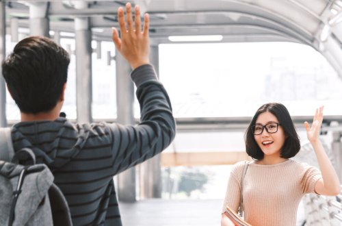 怎样在QQ群里和大家打招呼呢？