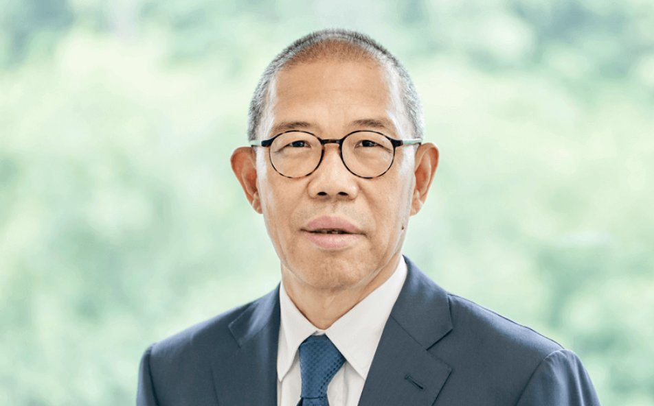 农夫山泉的董事长是谁？