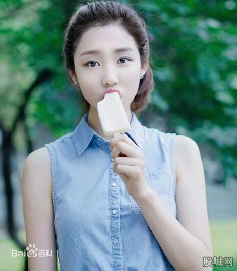 最近网上红的雪糕妹妹长 什么样