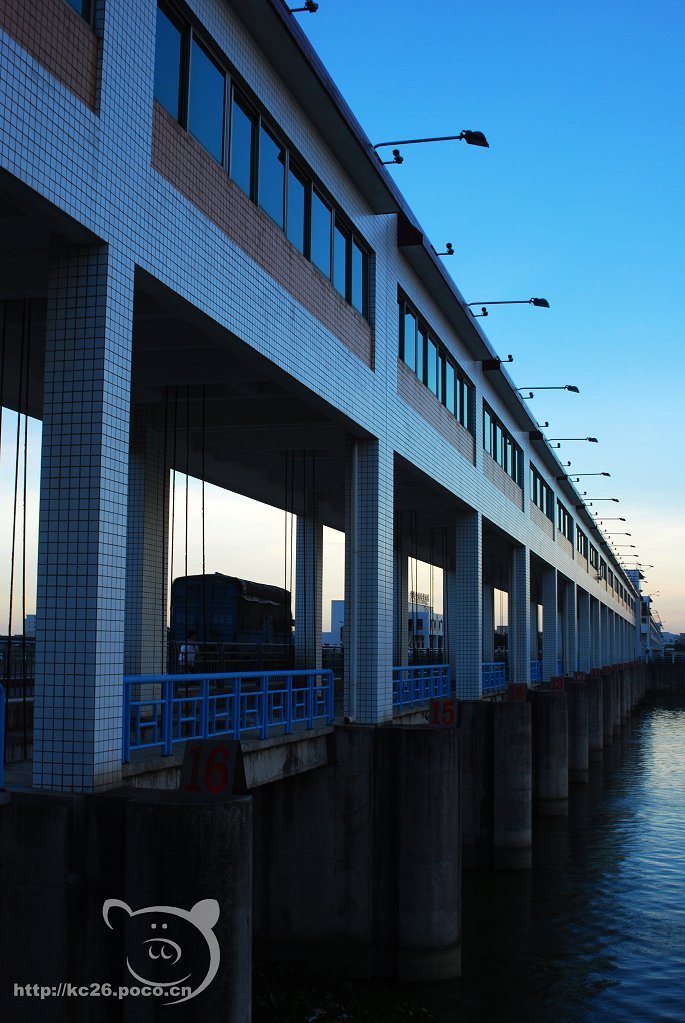 情定落日桥的影片简介