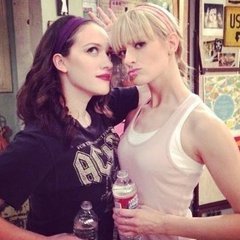 用什么软件可以下载破产姐妹第四季看?