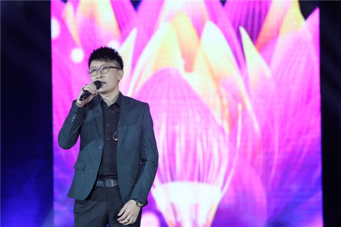 歌词中有一句是“爱情是让人沉迷的海洋”谁知道歌名是什么