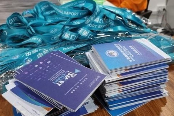 请出示证件英文名