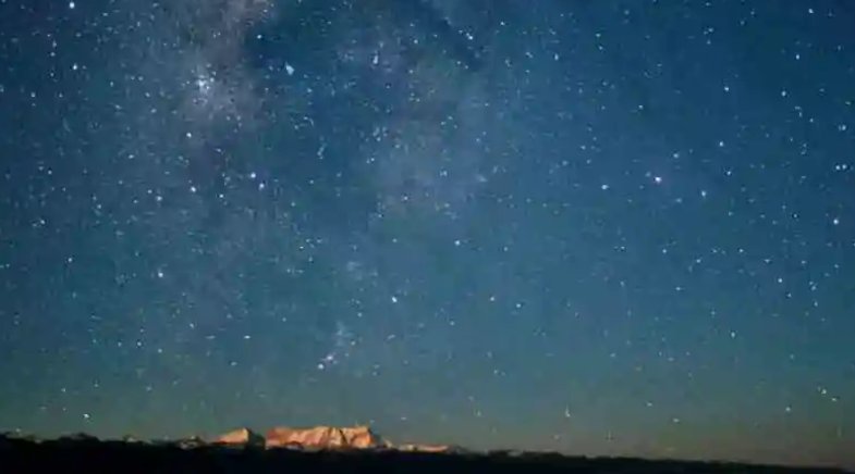 描写皓月星辰的唯美的诗句