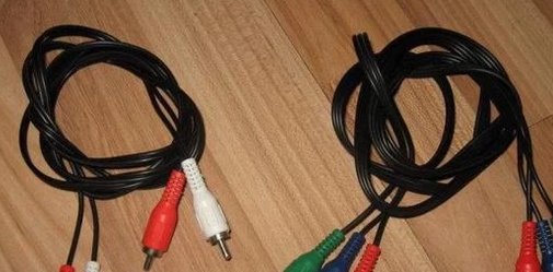 如何将电脑上的音响接入功放？