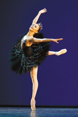 余晓彤的人物简介