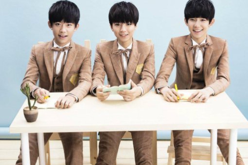 左手右手一个慢动作，是哪首歌的歌词？