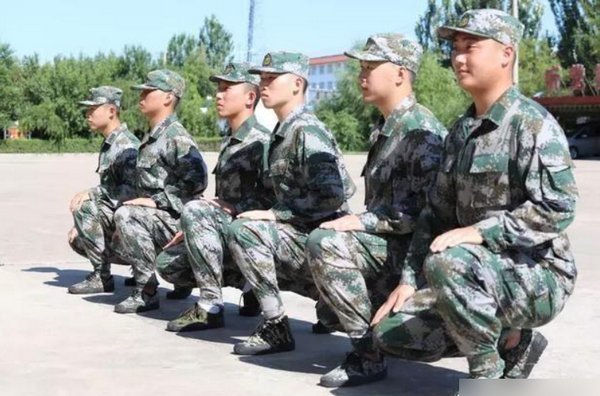 立正稍息口令是什么？