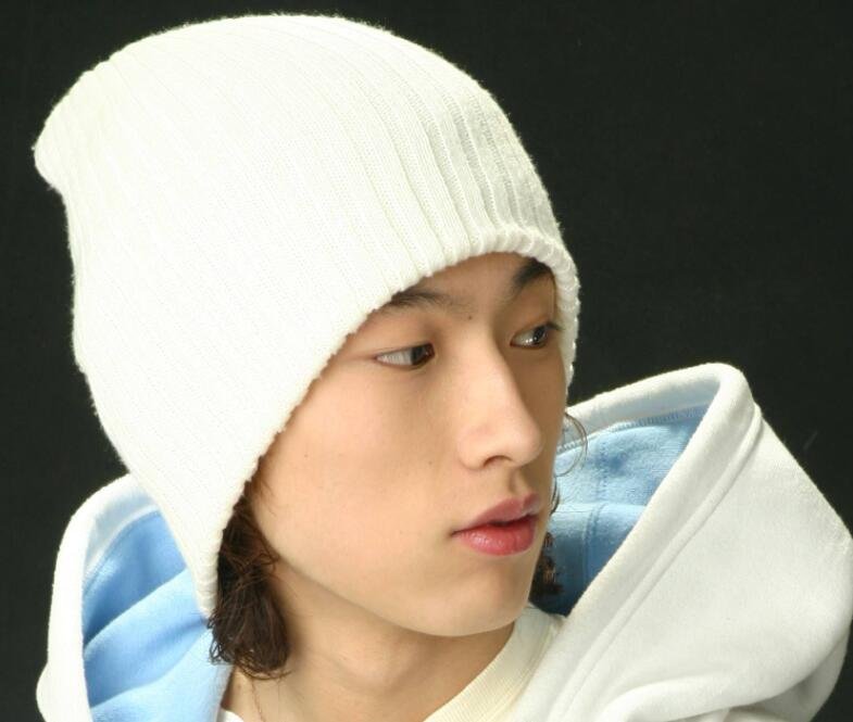 哪首歌歌词里有 活着浪费空气 死了浪费土地