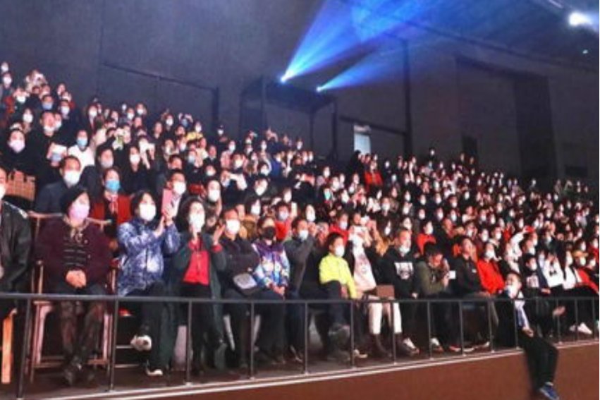 座无虚席什么意思