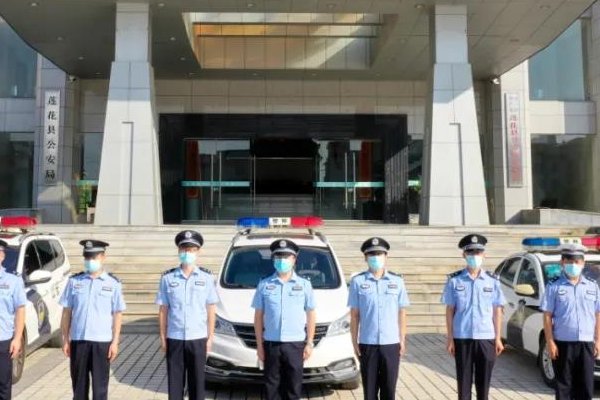 县级以上地方公安机关督察长由行政首长兼任的意义在于