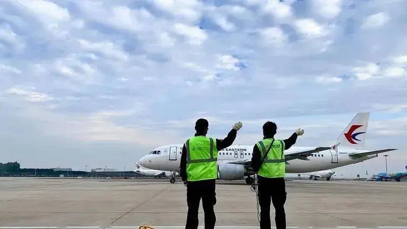 飞机拜拜员实际叫机务，他们的工作职责是什么？