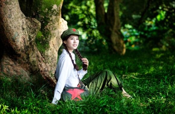 不爱红装爱武装什么意思?