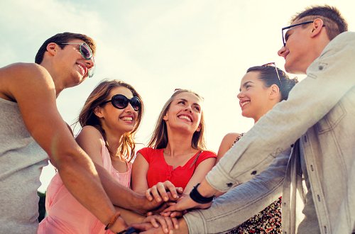 和朋友一起开心快乐的句子