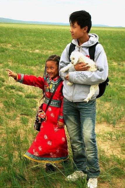 找一部国产电影 讲沉迷游戏得孩子被送到内蒙后逃跑的故事