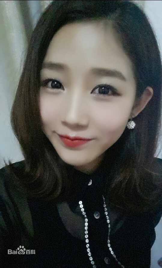 最近网上红的雪糕妹妹长 什么样