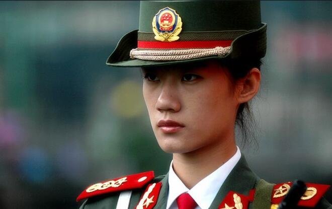 不爱红装爱武装什么意思?