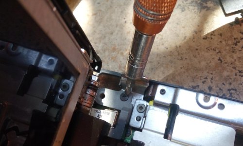 ThinkPad SL410K 如何把键盘拆下来？？