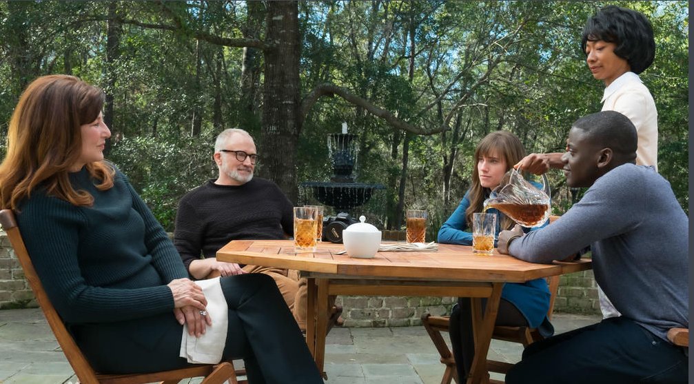 电影《逃出绝命镇》主要讲的是什么？