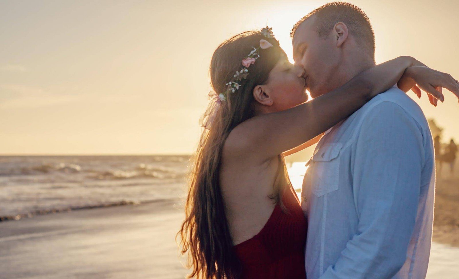 老公跟别人暧昧聊天能原谅吗